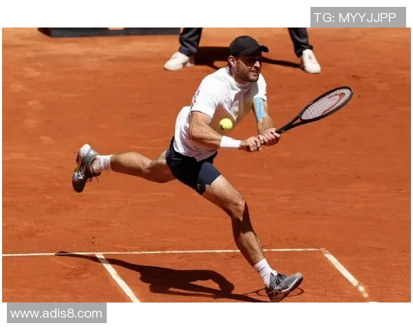 足球明星挑战开瓶盖大赛精彩瞬间引发全球热议与模仿潮流